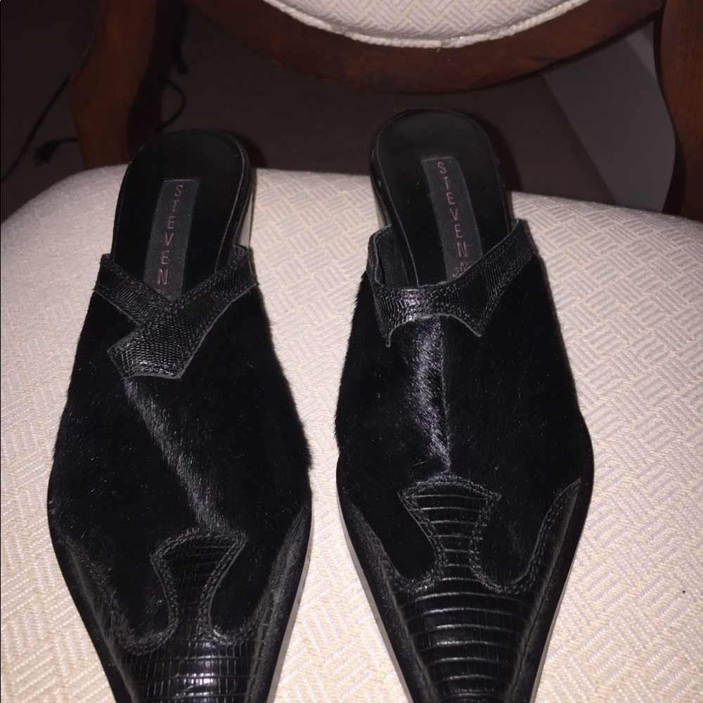 Black hair pointed toe mules